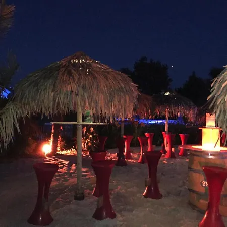 Avec Balcon-terrasse, Parking Privatif Et Accès à - Fr-1-336-28 Longeville-sur-Mer